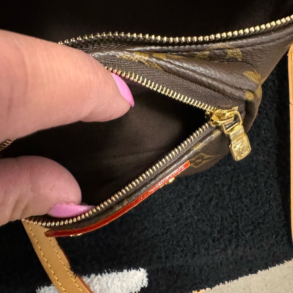 Authentic Louis Vuitton Mini Bumbag Monogram Canvas - Picture 9 of 11